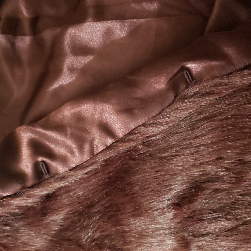 Burgundy faux fur jacket - Picture 2 of 3